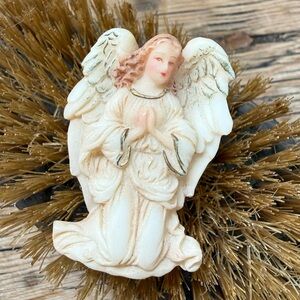 Roman Inc. 1994 Cream Resin Angel Pin
